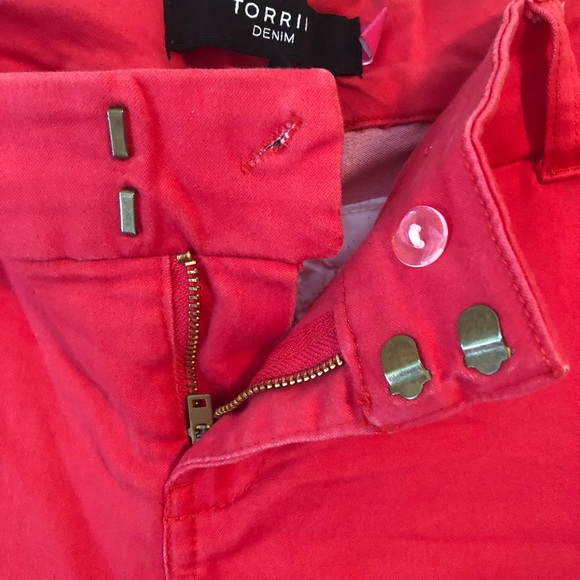 Red Torrid Bermuda shorts size 14 - Picture 3 of 4